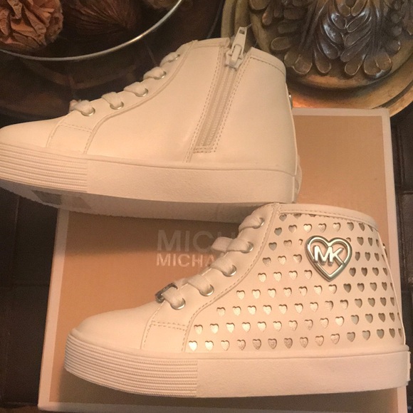 NWT-GIRLS MICHAEL KORS SHOES - Picture 4 of 5